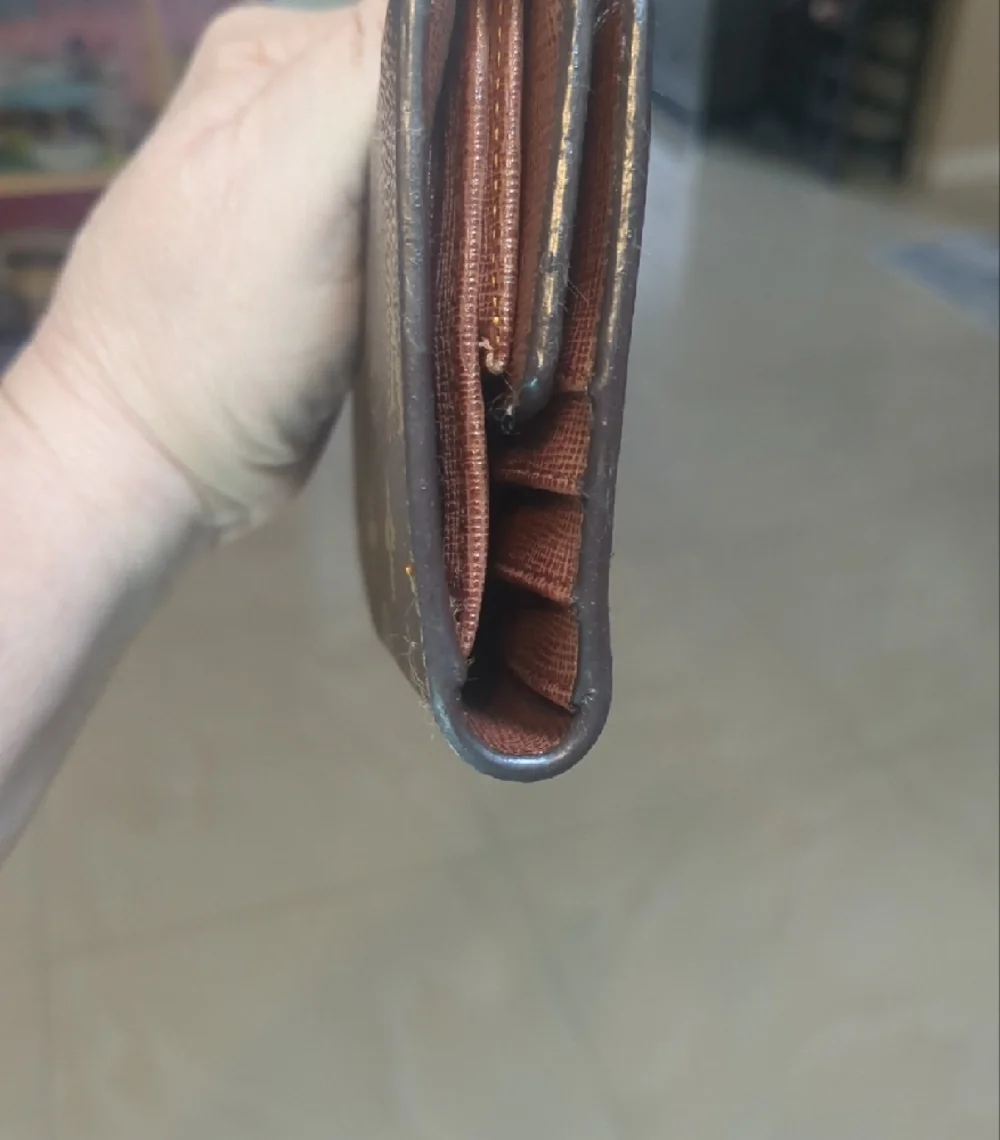 Louis Vuitton Wallet - Picture 5 of 10